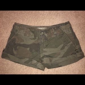 American Eagle camo shorts
